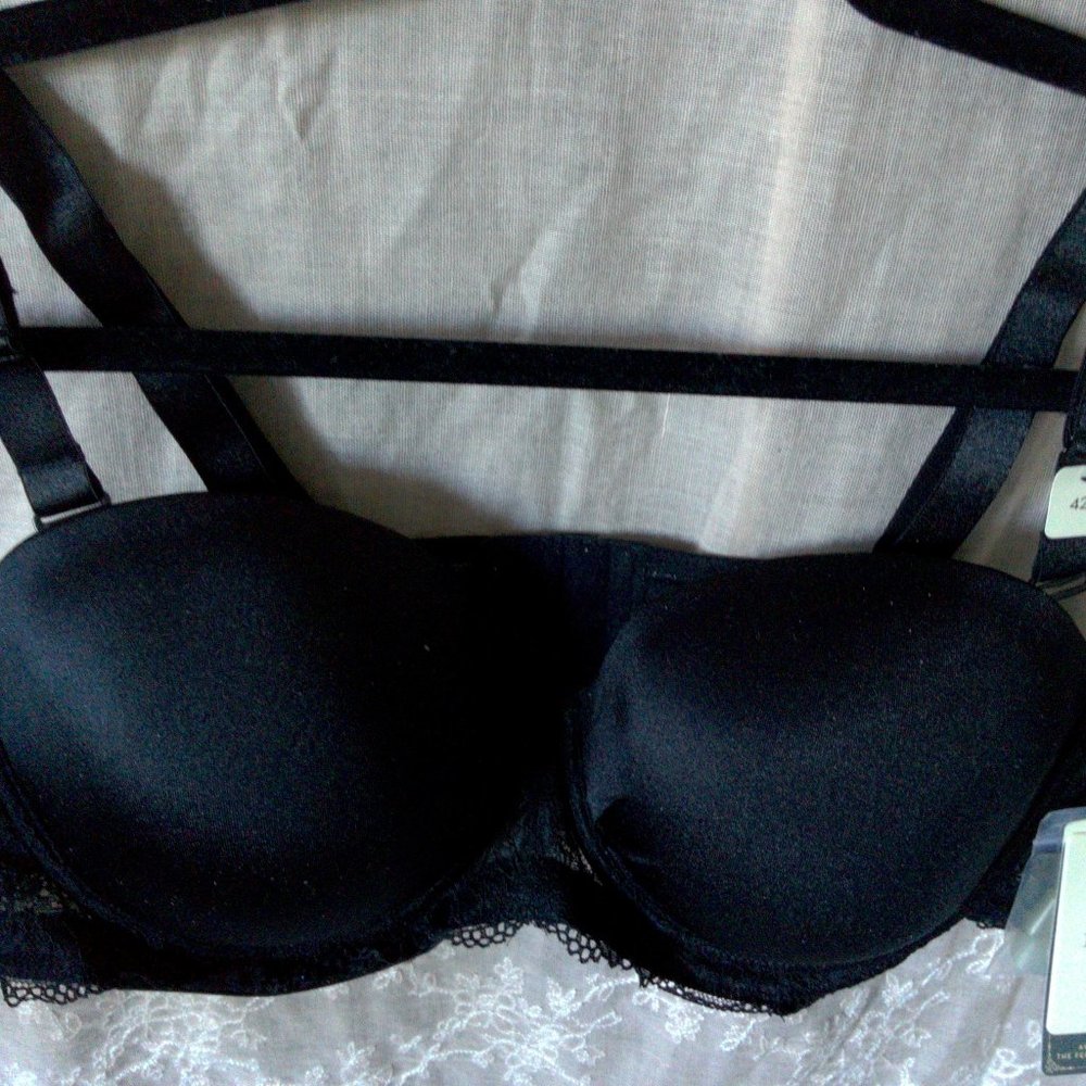 NWT. Black convertible bra.